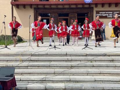 Колоритен концерт в китното градче Белица